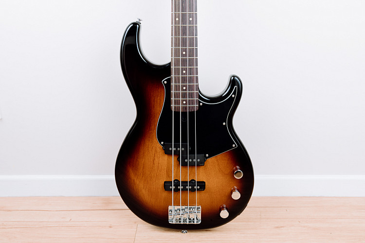 guitar_strings_white_background_922443_6700x4467