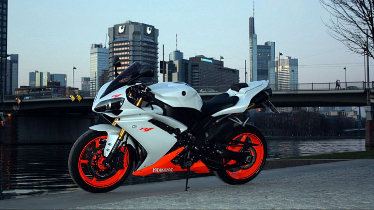 yamaha_r1_side_view_104740_1280x720